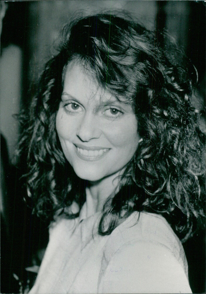 US actress Lesley Ann Warren poses in 1988 for a publicity shot for her film credits including “Victor/Victoria” and “A Night in Heaven”. - Vintage Photograph