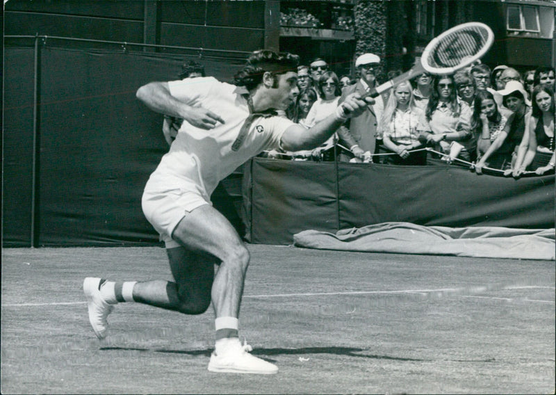 Argentinian tennis player Guillermo Vilas in action at Wimbledon in 1975. Vilas was relatively unknown until 1974, when he swept into winning form, taking the Grand Prix and the Masters, with more than £100,000 in prize money. - Vintage Photograph