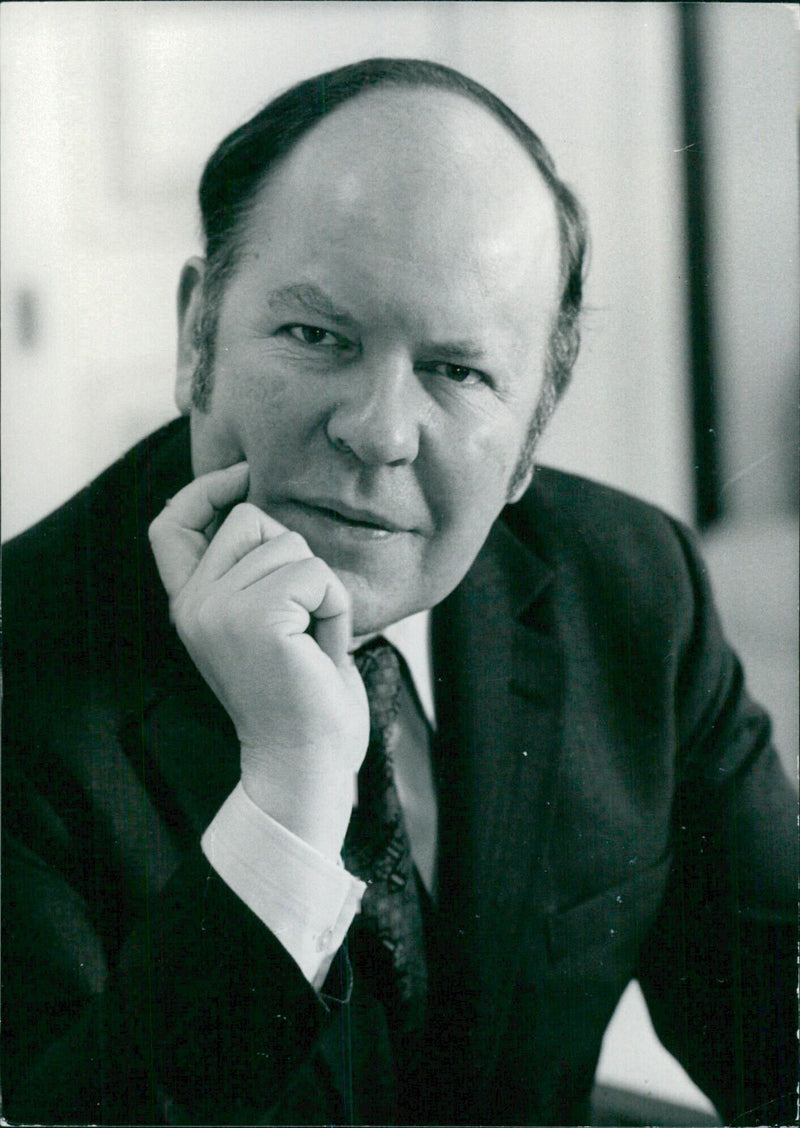 British Politician Reg Prentice, Secretary of State for Education and Science, attending a press conference in 1975. - Vintage Photograph