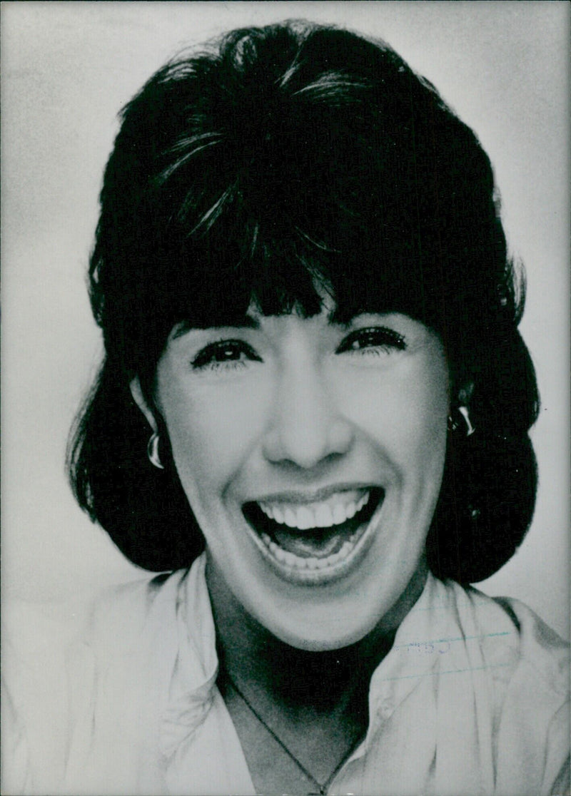 American comedy actress Lily Tomlin poses for a portrait in 1985. - Vintage Photograph