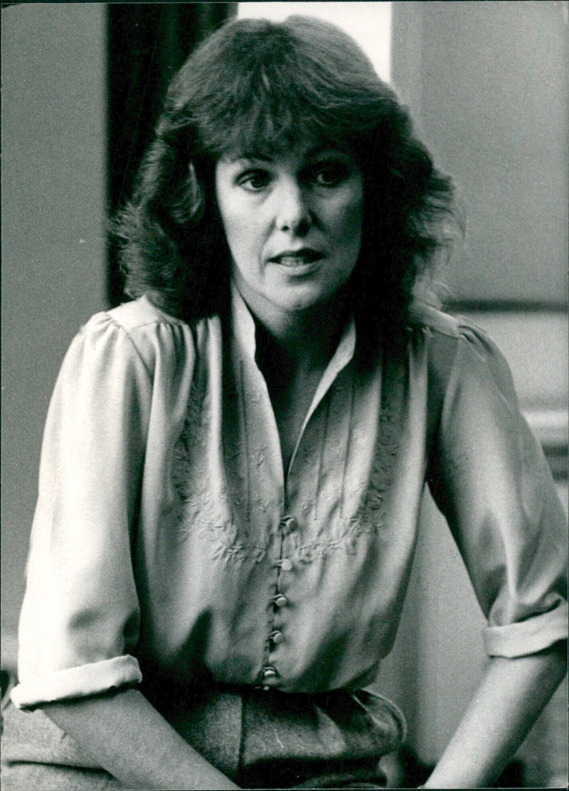 British actress Lynn Redgrave poses in 1984 for a publicity photo. - Vintage Photograph