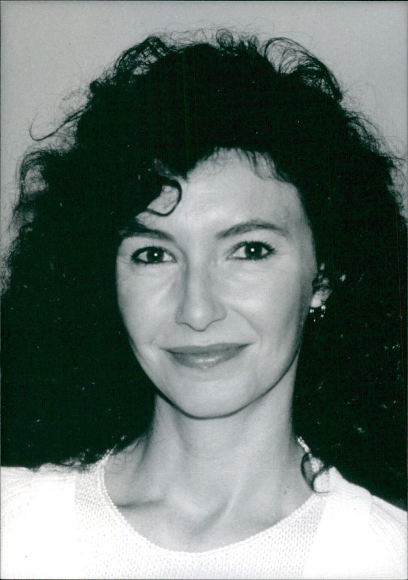 U.S. actress Mary Steenburgen poses for the camera while starring in the BBC TV dramatisation of Tender Is The Night. - Vintage Photograph