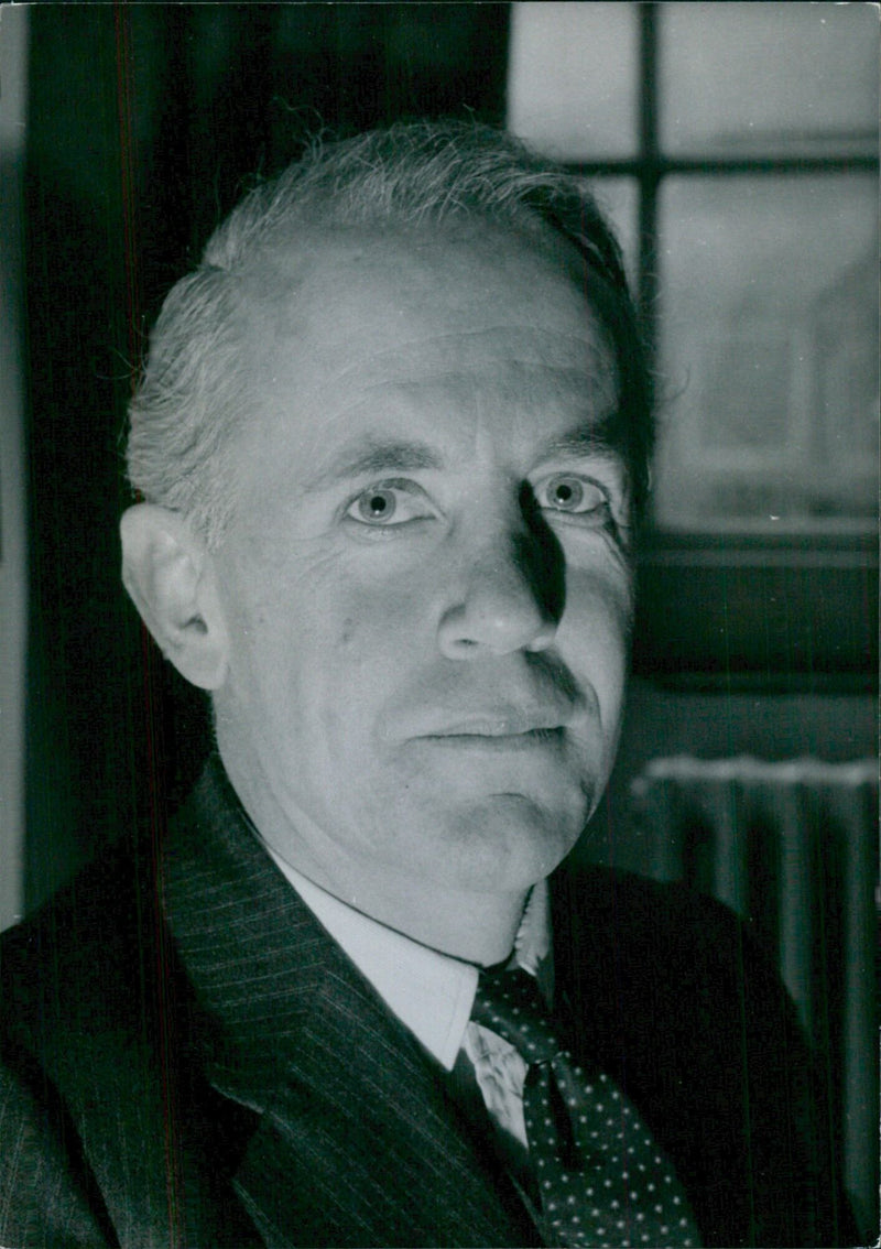 British Politicians: RT. HON. THE EARL OF PERTH John David Drummond, 17th Earl of Perth, pictured as Minister of State for Colonial Affairs in 1957. - Vintage Photograph