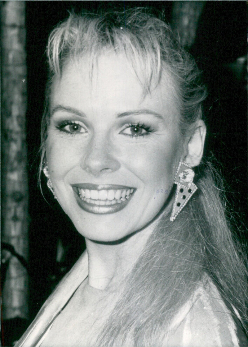 British comedienne Pamela Stephenson poses for a photo in 1985. - Vintage Photograph