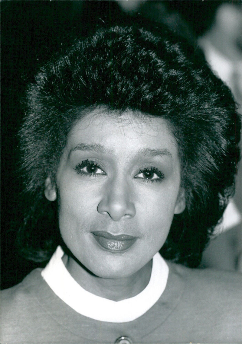 British newsreader and presenter Moira Stuart poses for a photograph taken by Peter Francis of Camera Press London. - Vintage Photograph