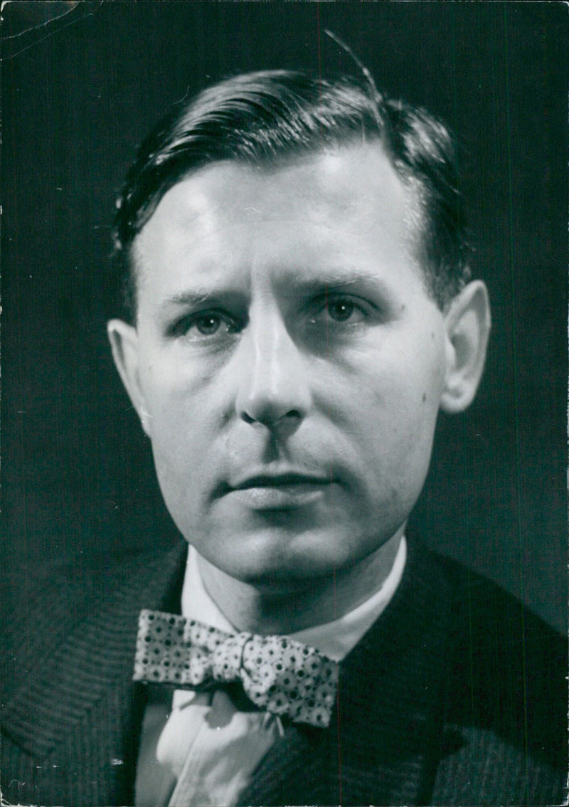 British politicians Richard Marsh, M.P. (Labour) for Greenwich, and a union official and member of the Fabian Society, pose for a photograph in London, England, on November 2, 1960. - Vintage Photograph