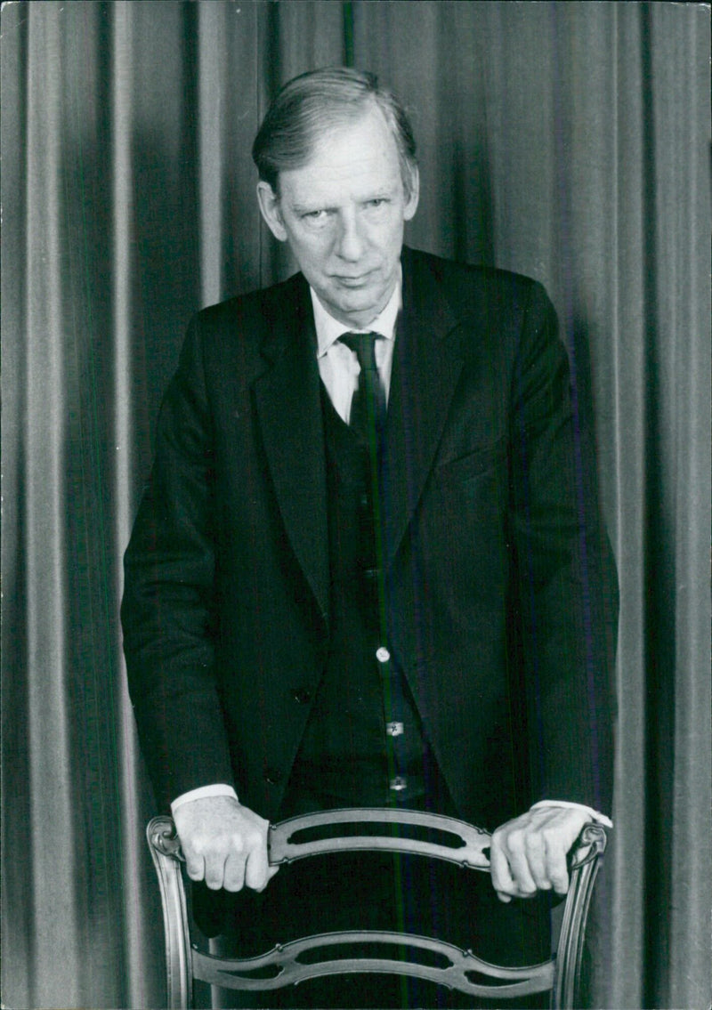 British Politician Peter Shore, Secretary of State for the Environment since April 1976, speaks at a press conference in 1978. - Vintage Photograph