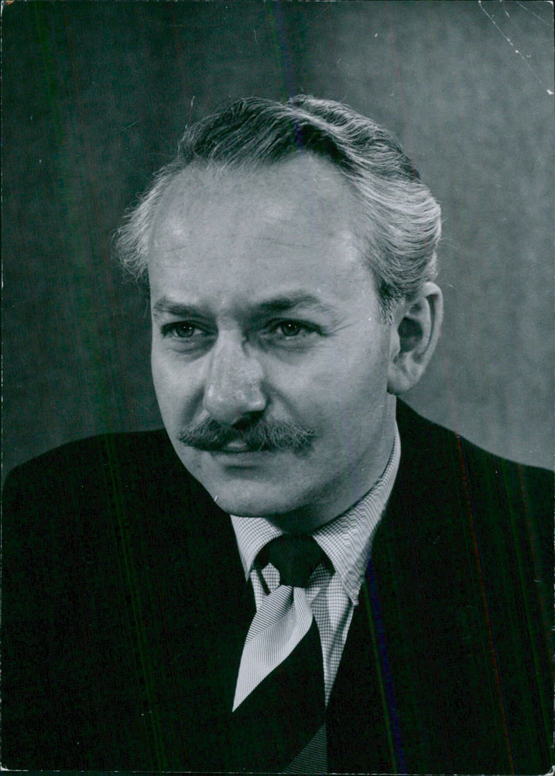 British stage, screen, and radio actor David Kossoff poses for a study by Tom Blau in London. - Vintage Photograph