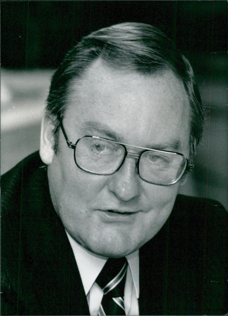 Governor James R. Thompson of Illinois speaks during a press conference in 1983. - Vintage Photograph