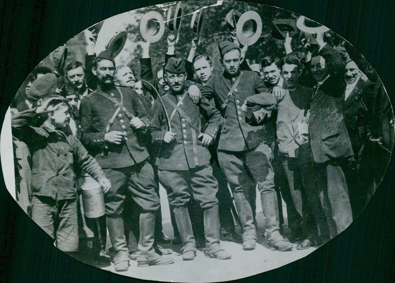 French soldiers enter the battlefield with enthusiasm and courage, cheered on by their allies in 1914. - Vintage Photograph