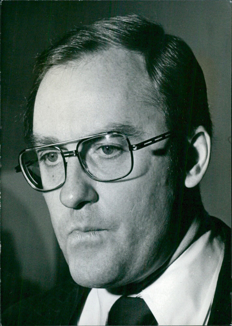 Governor James R. Thompson of Illinois, a Republican, speaks at a press conference. - Vintage Photograph