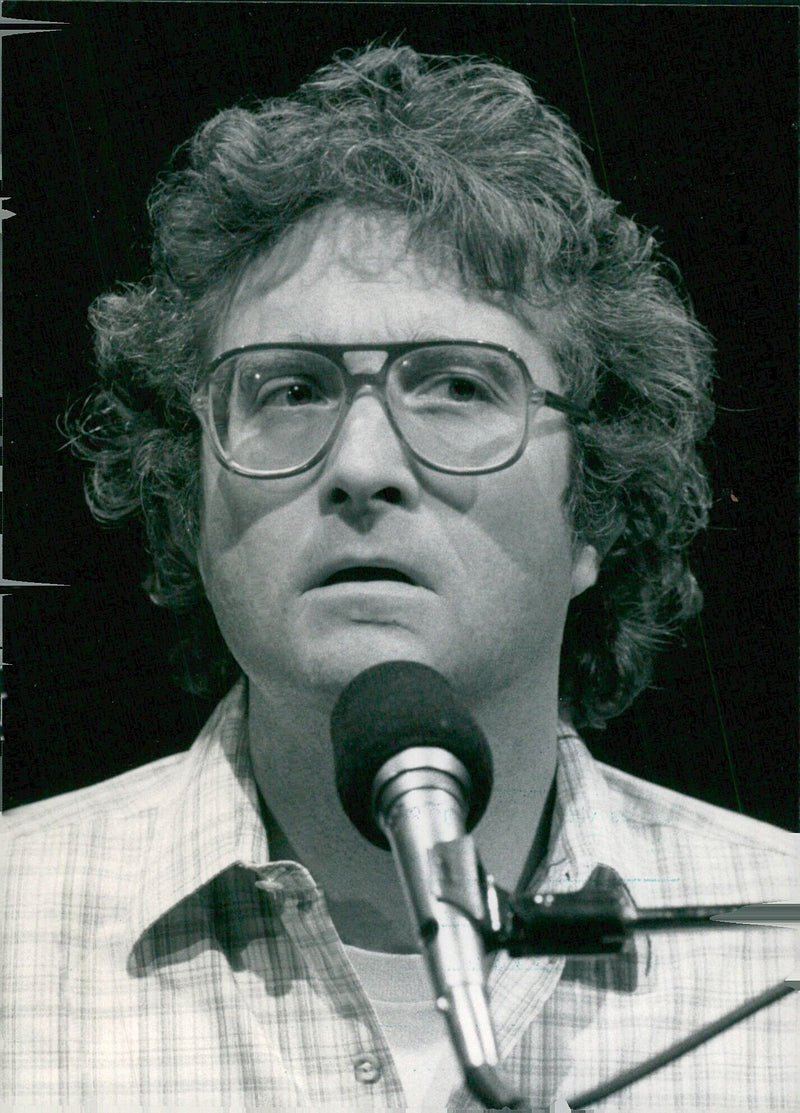 Singer/Songwriter Randy Newman poses with his guitar in 1985. - Vintage Photograph