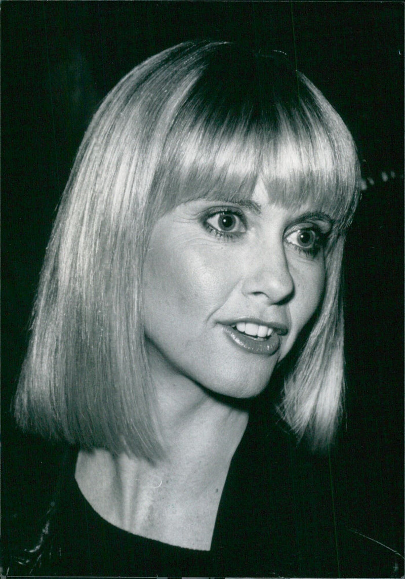 Legendary singer and actress Olivia Newton-John poses for a portrait in 1987. - Vintage Photograph