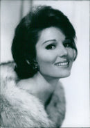 U.S. actress Paula Prentiss poses for a portrait in London. - Vintage Photograph