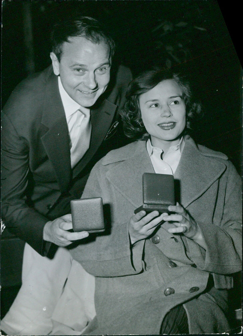 Maj-Britt Nilsson is presented with the Swedish Film Fund's award by Reciat Andersson and Erik Stragete at the opening of the Swedish Film Festival in Stockholm, Sweden, on May 1, 1956. - Vintage Photograph