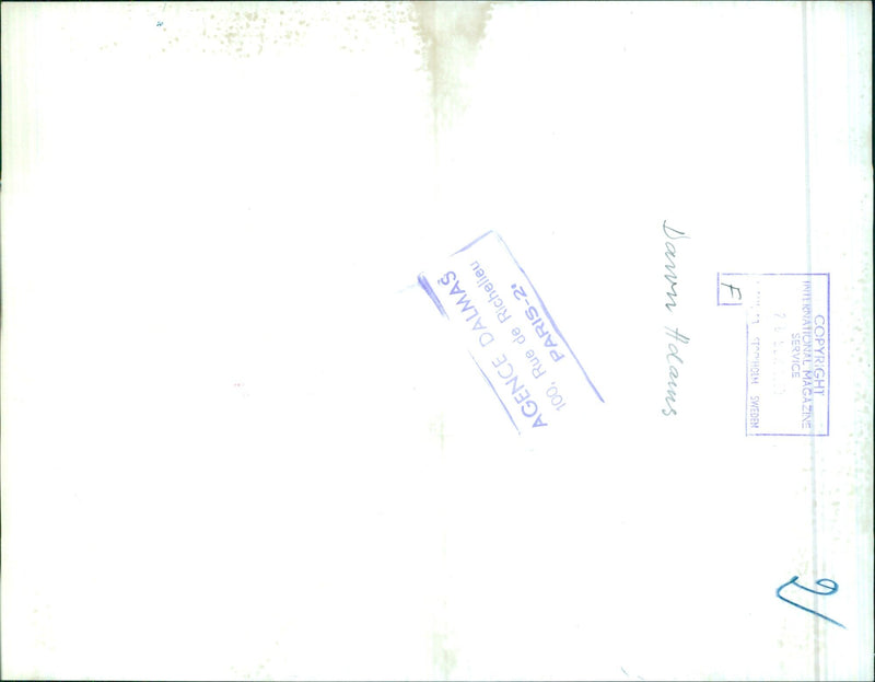 French President Emmanuel Macron shakes hands with Swedish Prime Minister Stefan Löfven during a visit to Paris on 2021-04-22. - Vintage Photograph