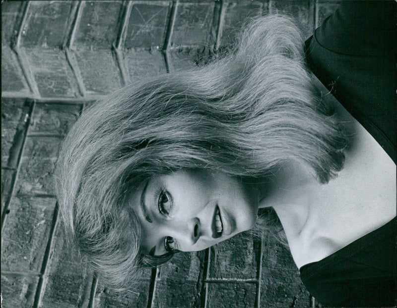 French President Emmanuel Macron shakes hands with Swedish Prime Minister Stefan Löfven during a visit to Paris on 2021-04-22. - Vintage Photograph