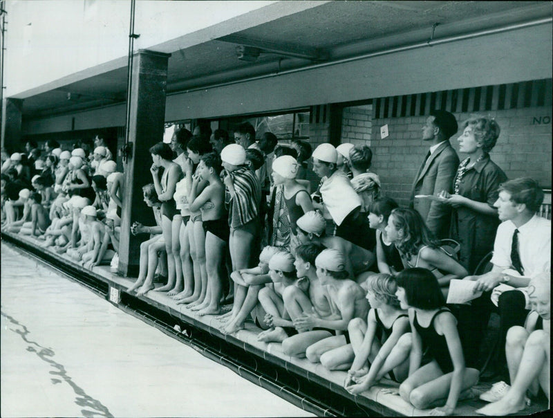 Cheerleaders support swimmers at the Oxford and District Schools Junior Swimming Gala. - Vintage Photograph