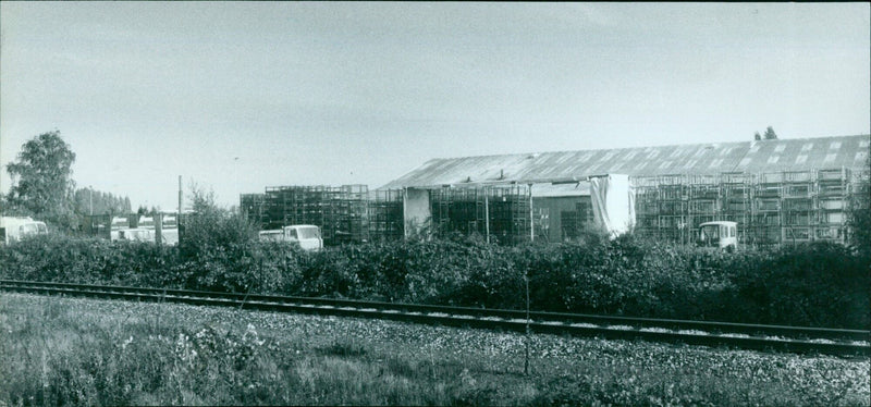 Construction of a research and development department at SU Butec in Oxford, UK. - Vintage Photograph