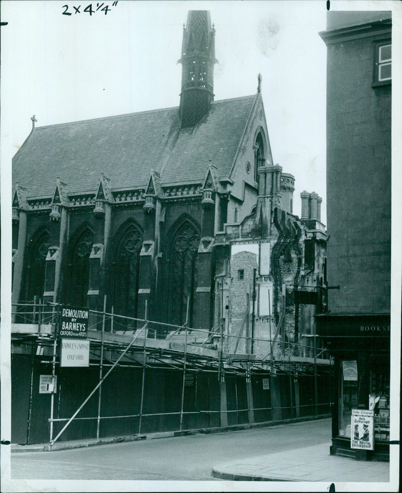 Two workers demolish a building in Oxford, England. - Vintage Photograph