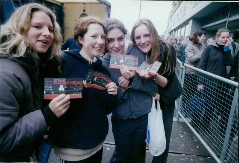 Queue outside the Zodiac Club in Oxford for the sale of tickets for a Radiohead concert. - Vintage Photograph