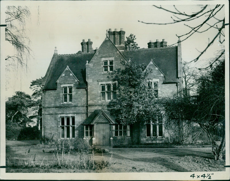 The Cowley Vicarage and adjoining land were sold for £40,000 at an auction in Oxford yesterday. - Vintage Photograph