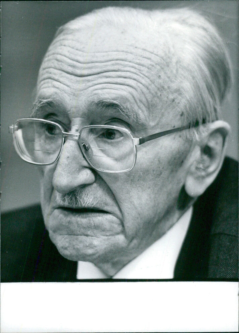 British economist Professor Friedrich Hayek attending a lecture in London in 1987. - Vintage Photograph