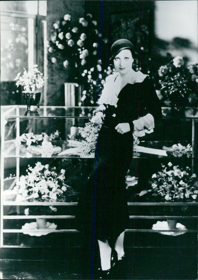 Hollywood actress Joan Crawford poses in an iconic early film scene in 1972. - Vintage Photograph