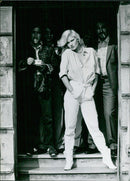 Sybille Rauch strikes a pose during the filming of her latest movie "Lass laufen, Kumpel" in 1981. - Vintage Photograph