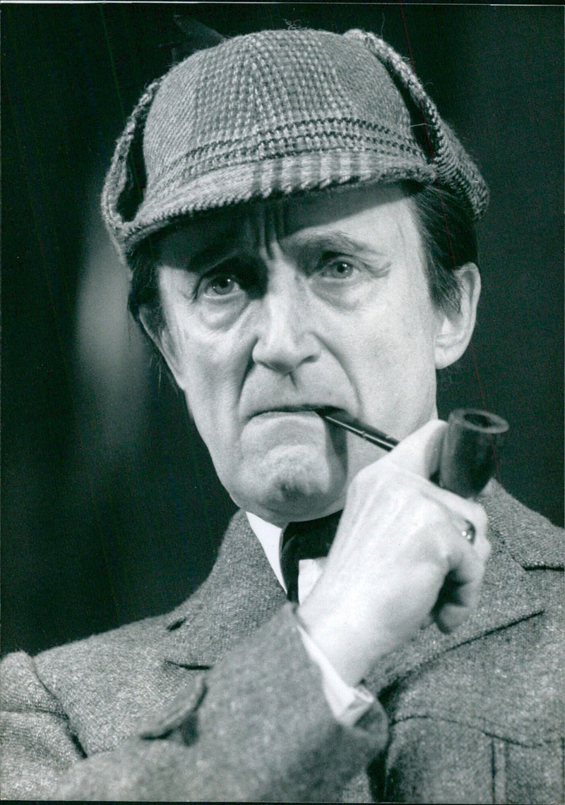 British actor Ron Moody plays Sherlock Holmes in the musical of the same name which opened in London in April 1989. - Vintage Photograph