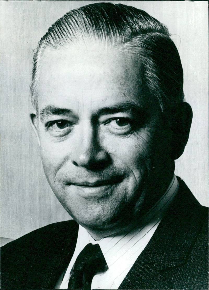 R. Gordon Jackson, General Manager of CSR Ltd., poses for a photograph in 1976 at Arragon Court, London. - Vintage Photograph