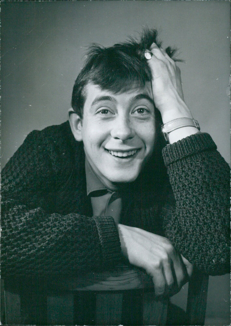 British actor Derek Folds is pictured in 1962 following his successful career in the RAF and the Royal Academy of Dramatic Art. Photo: Tom Blau/Camera Press/Stockholm. - Vintage Photograph