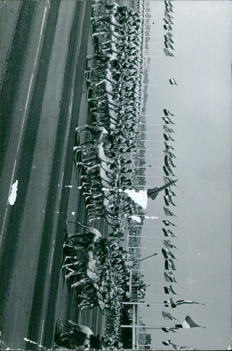 Egyptian citizens gather to pay their respects to President Gamal Abdel Nasser during a pasgång in Cairo, Egypt on 1968. - Vintage Photograph