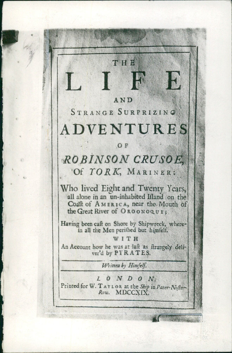 On June 8th 1925, Victor Malmström captures a photo of the book cover of "The Life and Strange Surprizing Adventures of Robinson Crusoe Of Tork, Mariner" at the Lästmakaregalan in Stockholm, Sweden. - Vintage Photograph