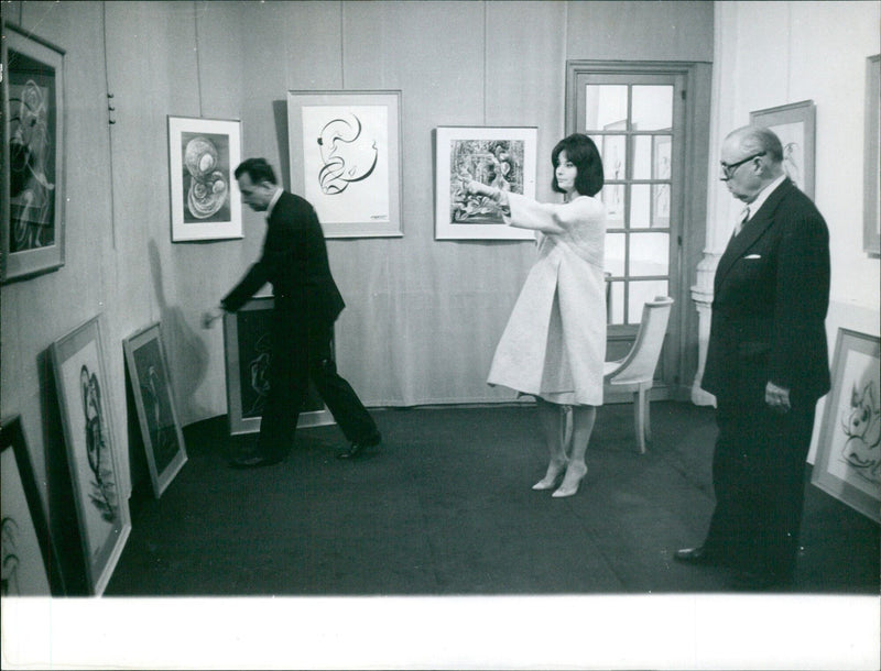 A photographer from International Magazine Service takes a photo of Ludmilla Tcherna in Stockholm, Sweden on February 21, 1962. Photo credit: Ludmilla Tcherna/Dalmas. - Vintage Photograph