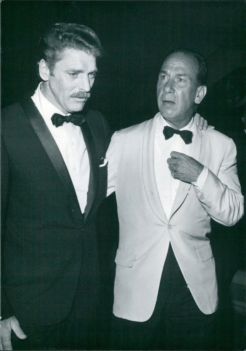 Actors Burt Lancaster and Jose Ferrer pose during a photoshoot for the news. - Vintage Photograph