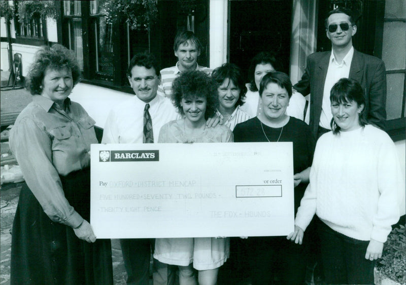 Jackie Rhodes of Mencap receives a cheque for £572.28 from staff and regulars at The Fox and Hounds pub in Oxford. - Vintage Photograph