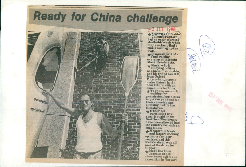 Mark Herriott, 22, abseils up the wall of Ruskin College in Oxford, UK as part of a fund-raising exercise for his proposed expedition to China. - Vintage Photograph