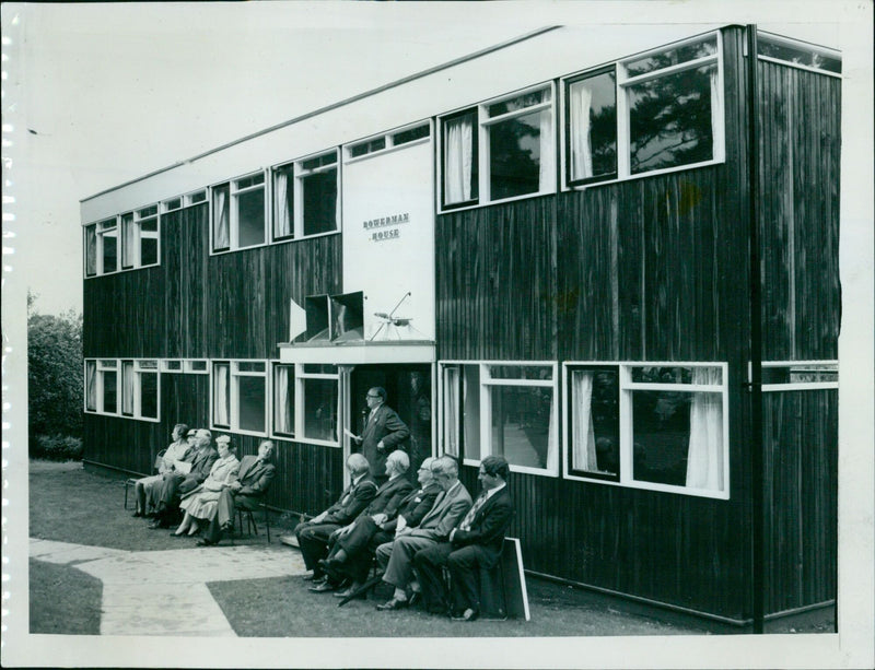 Students from Ruskin College block the entrance to Bowerman House in Oxford on June 29, 1959. - Vintage Photograph