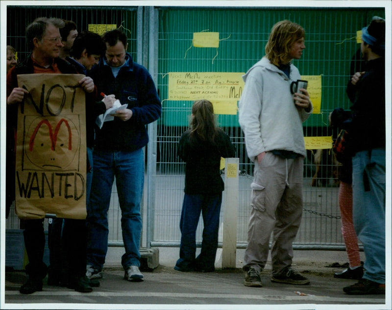 Protestors demonstrate against McDonald's at Carpenters Arms in Botley Road. - Vintage Photograph