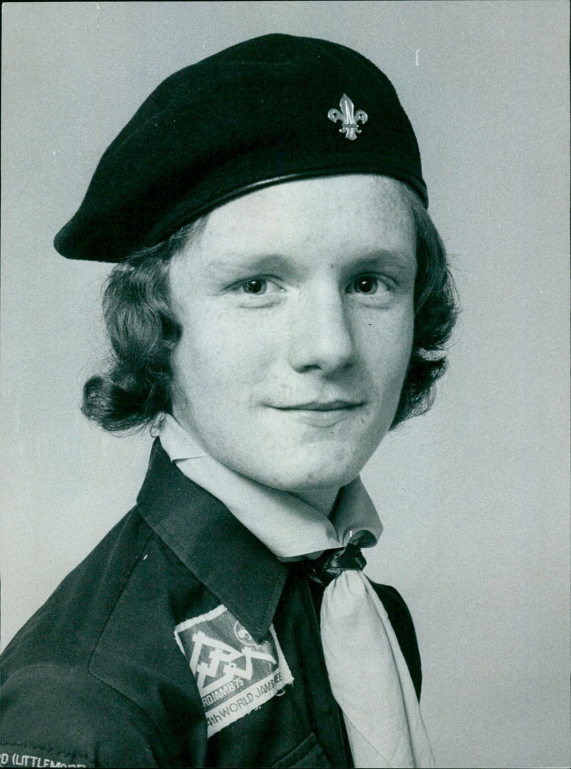 John Werlinger, 16, is presented with his Chief Scout's award by district commissioner J.R. Mr Hayes. - Vintage Photograph