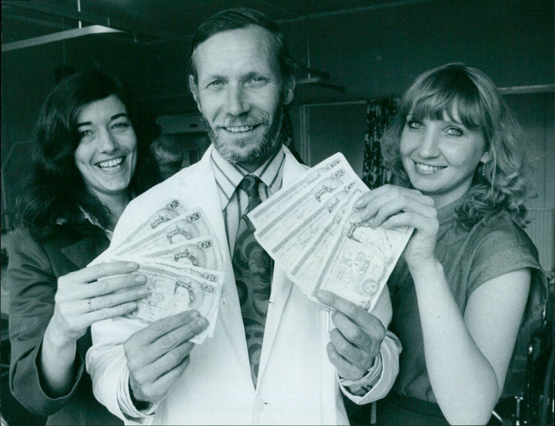 Dr Alastair Mowat of the Nuffield Orthopaedic Hospital receiving a £200 cash donation. - Vintage Photograph