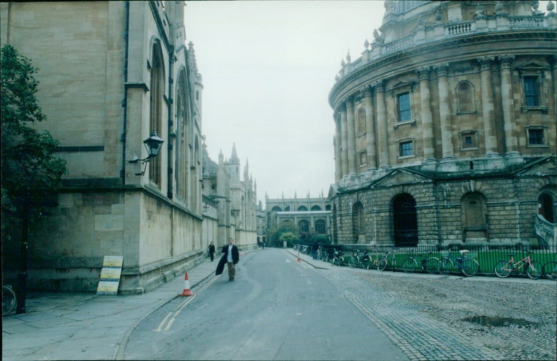 Students gather on Radcliffe Camera lawn at Oxford University. - Vintage Photograph