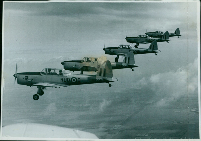 Members of Oxford University Air Squadron flying in formation in their Chipmunk aircraft. - Vintage Photograph