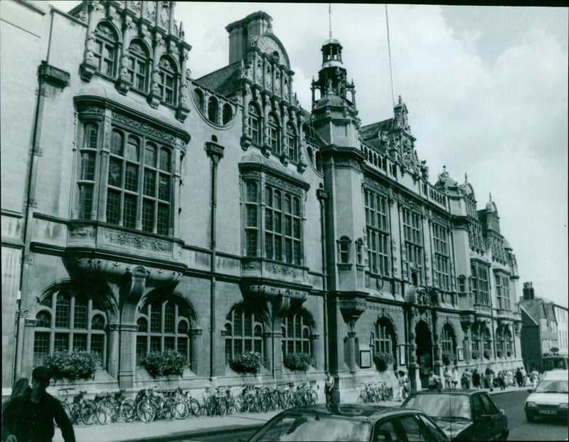 Mayor of Oxford Town Hall gives a speech during a ceremony. - Vintage Photograph