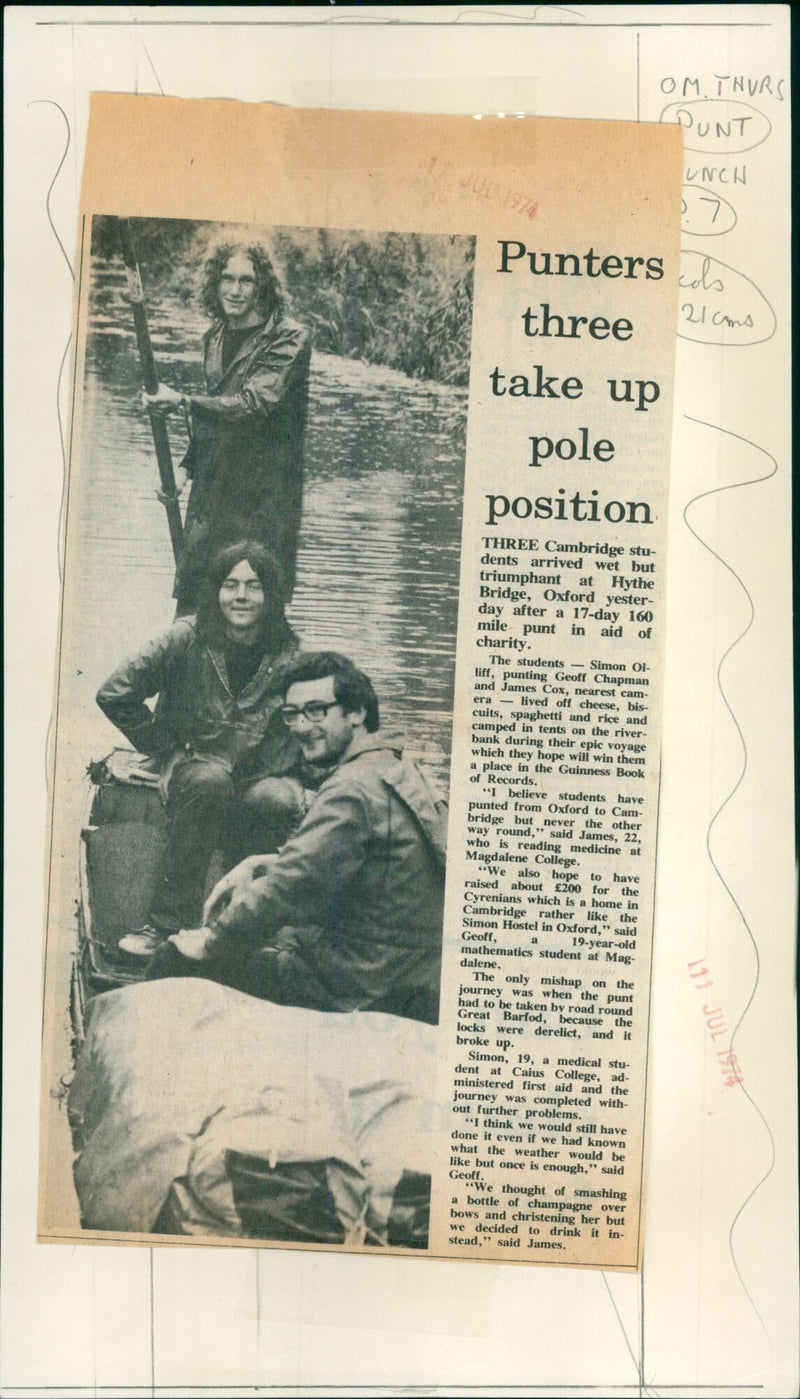 Three Cambridge University students arrive at Hythe Bridge, Oxford after a 17-day, 160-mile charity punting trip. - Vintage Photograph