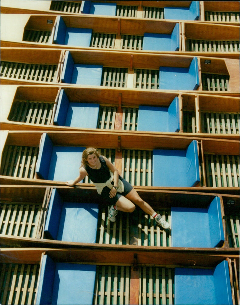 Undergraduate student Heidi Harrison taking in the sun on new punts at Folly Bridge in Oxford. - Vintage Photograph