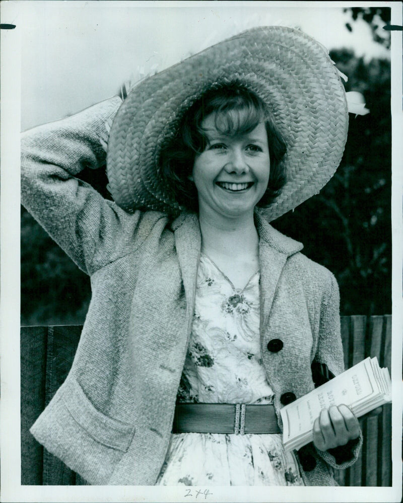 Jennifer Jones wearing a summery ensemble in 1953. - Vintage Photograph