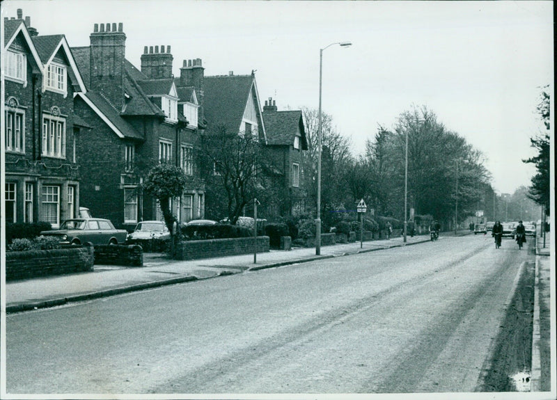 Traffic flows along Belbroughton Road in 1970. - Vintage Photograph