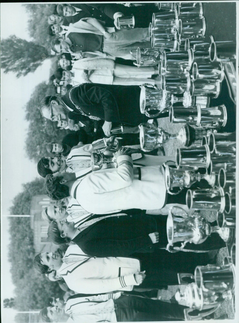 The Lord Mayor of Oxford presents the senior-junior eights trophy and tankards to Oriel College. - Vintage Photograph